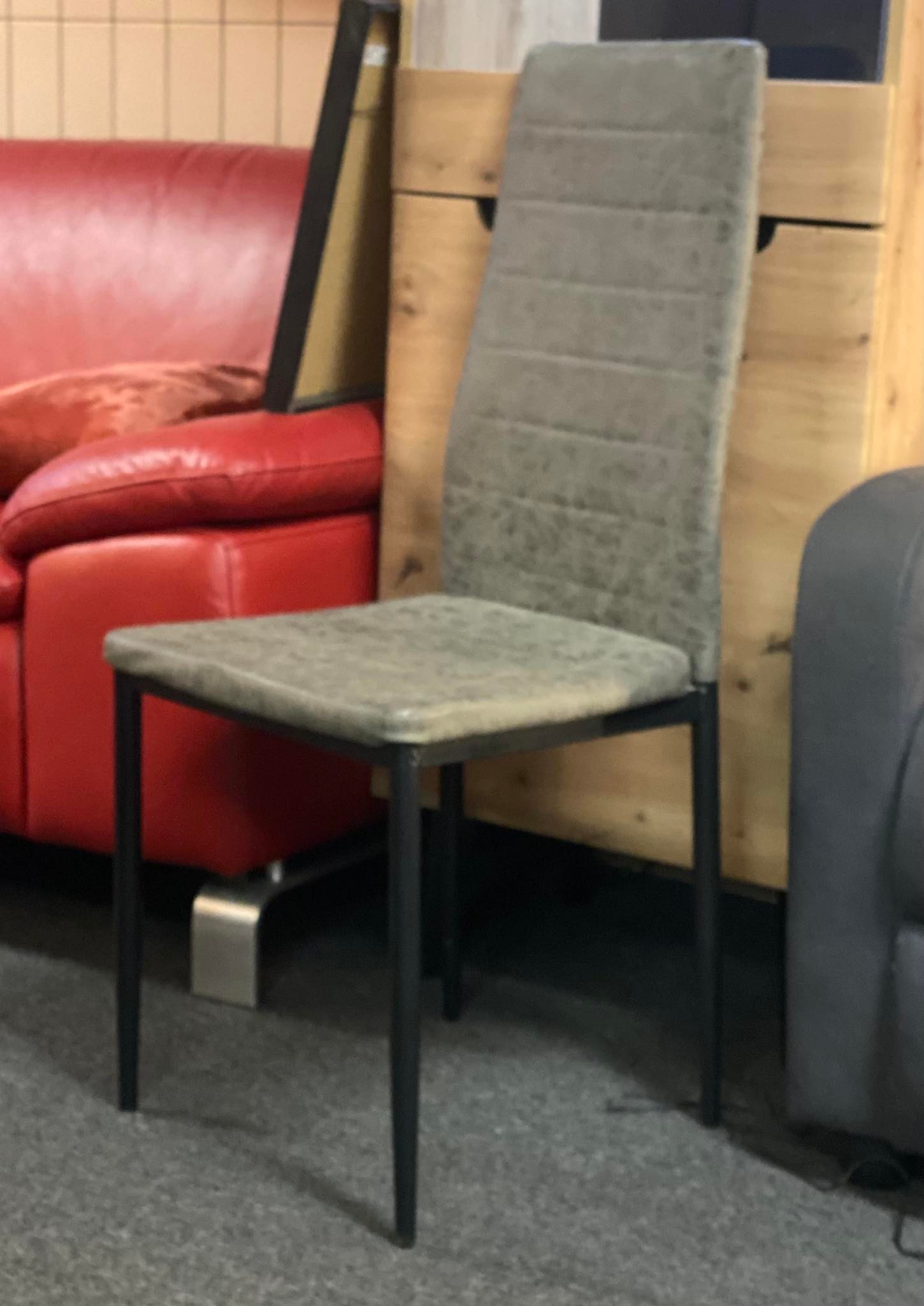 Chaises de salle à manger similicuir (8 pièces disponibles)