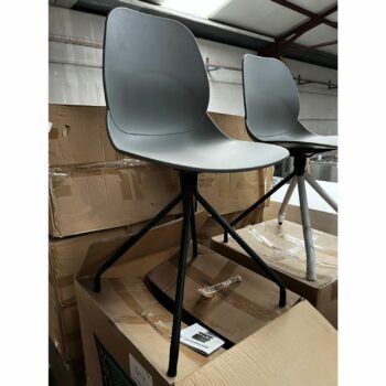 Chaises salle à manger style industriel (8 pièces disponible)