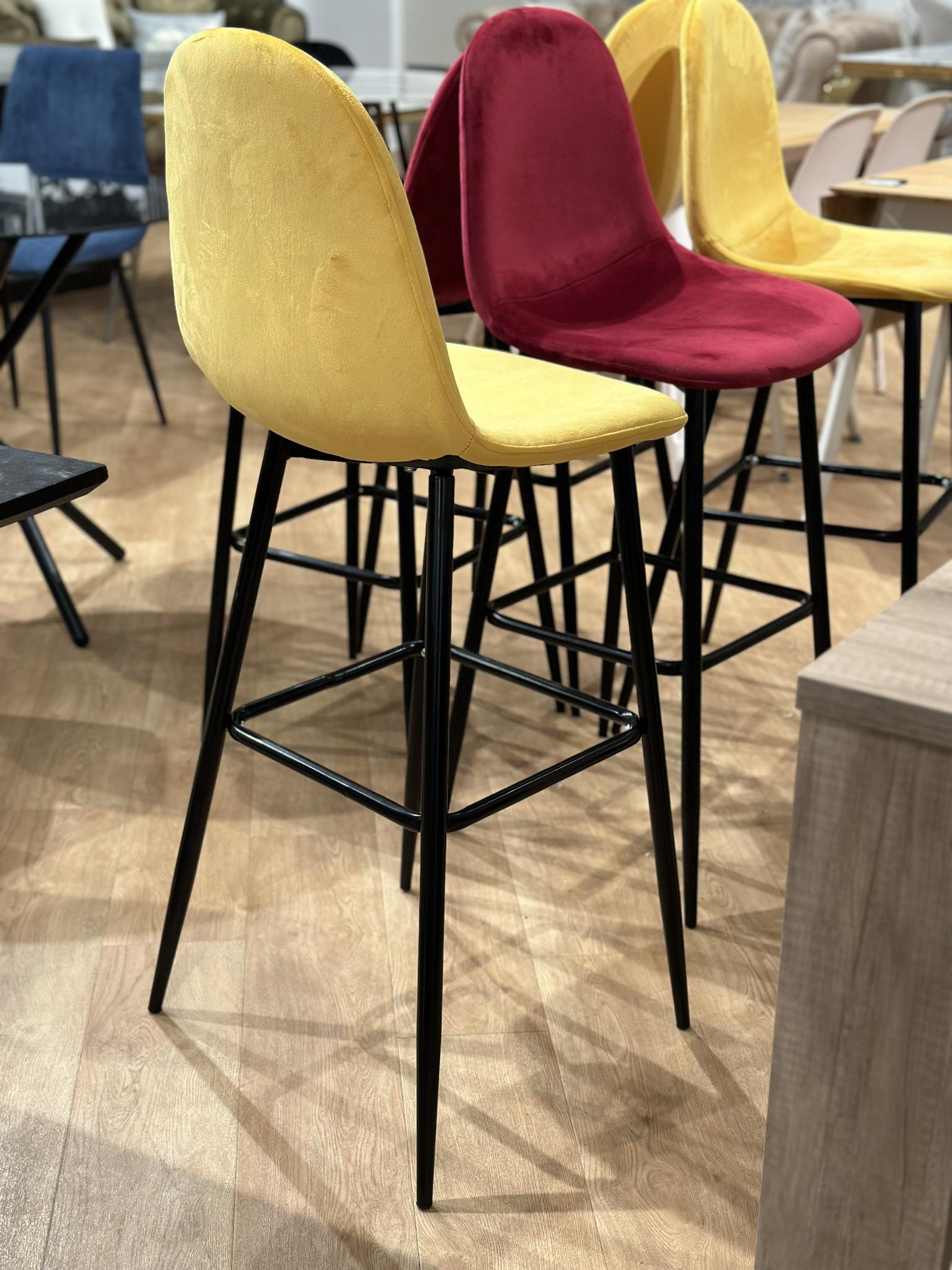 Tabourets de bar / chaises haute en velours jaune (4 pièces disponibles) - Image 2