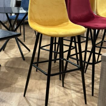 Tabourets de bar / chaises haute en velours jaune (4 pièces disponibles)