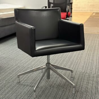 Fauteuil/Chaises en cuir pivotant office "ARPER" (14 pièces disponibles)