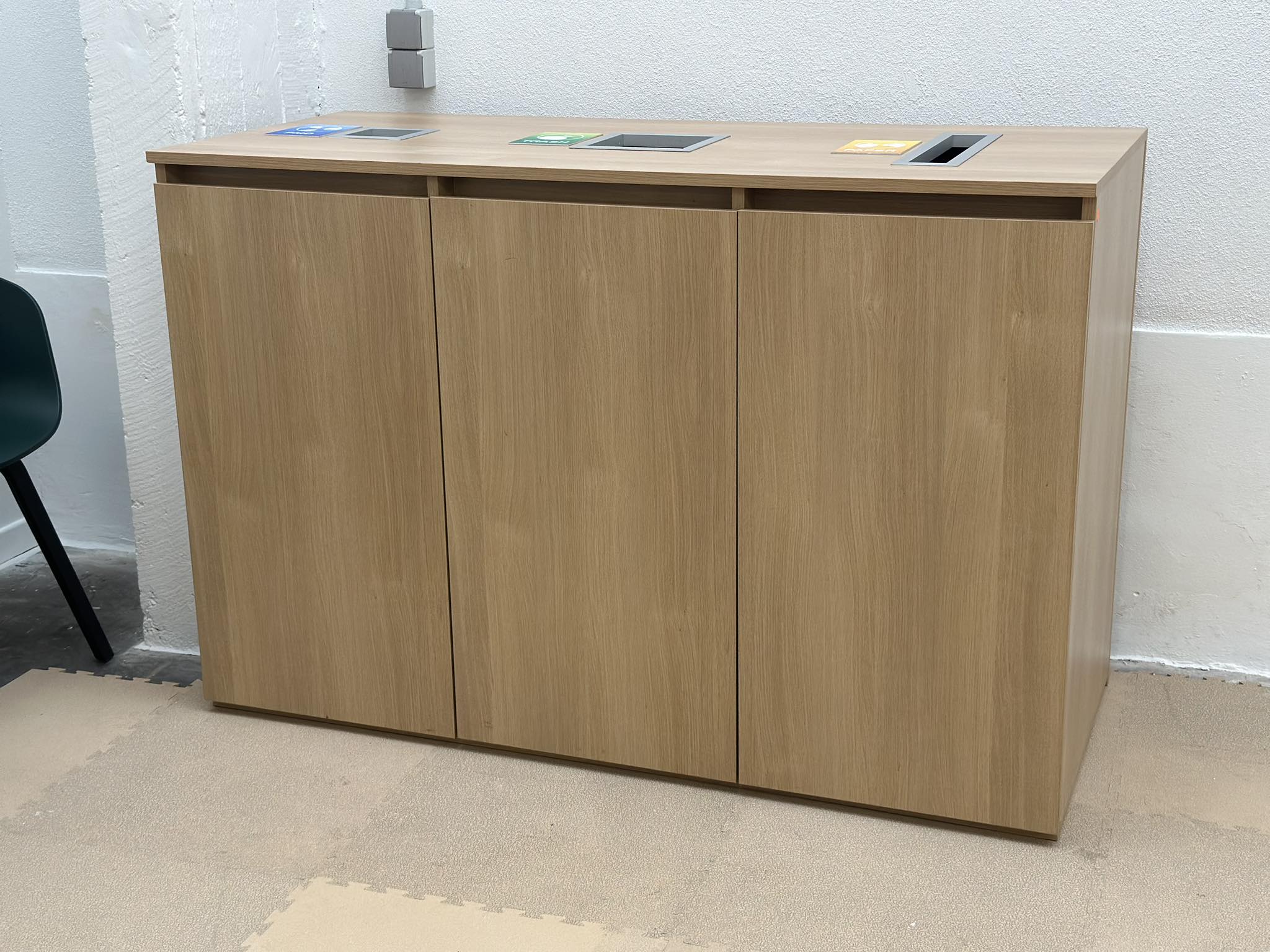 Meuble poubelle 3 compartiment ( 2 pièces disponibles) - Image 2