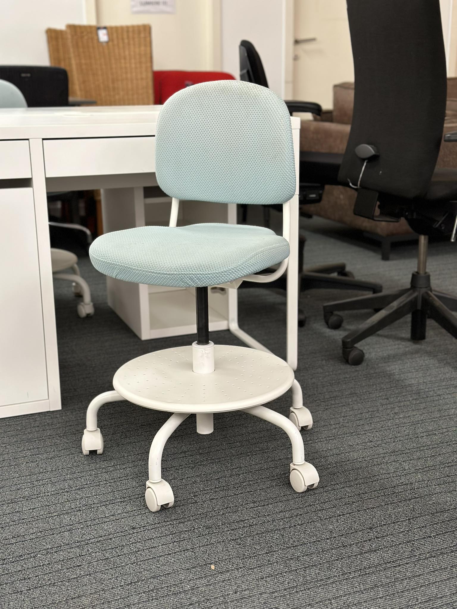 Chaise de bureau enfant IKEA - VIMUND (2 pièces disponibles) - Image 2