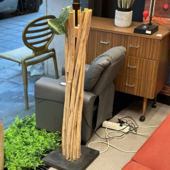 Lampe sur pied en bois (4 pièces disponible)