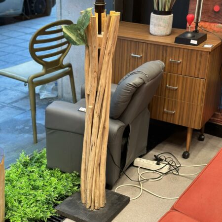 Lampe sur pied en bois (4 pièces disponible)