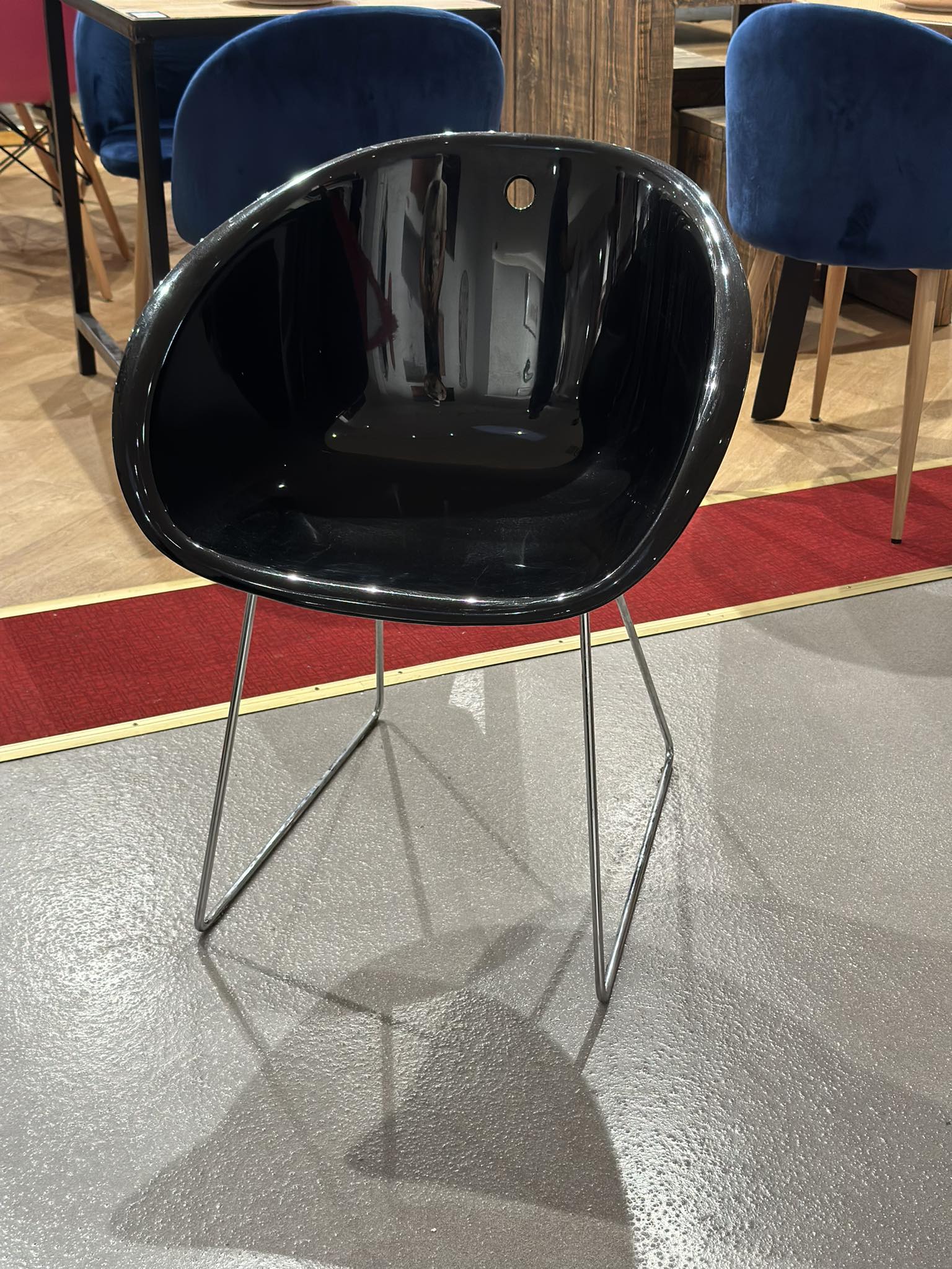 Chaises design "Pedrali" - (29 pièces disponibles)