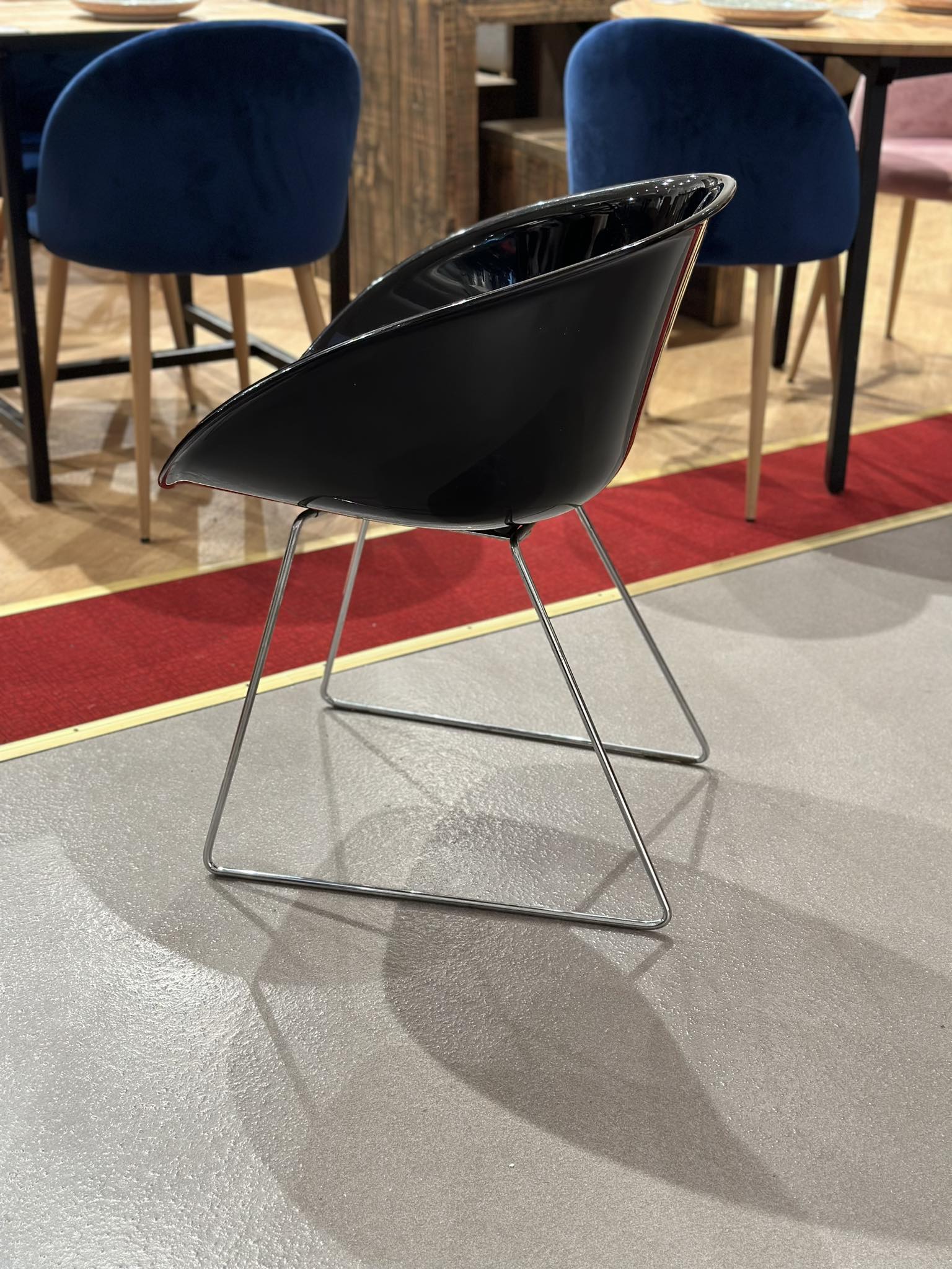 Chaises design "Pedrali" - (29 pièces disponibles) - Image 2