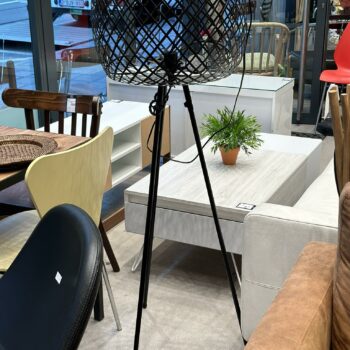 Lampadaire design en métal noir