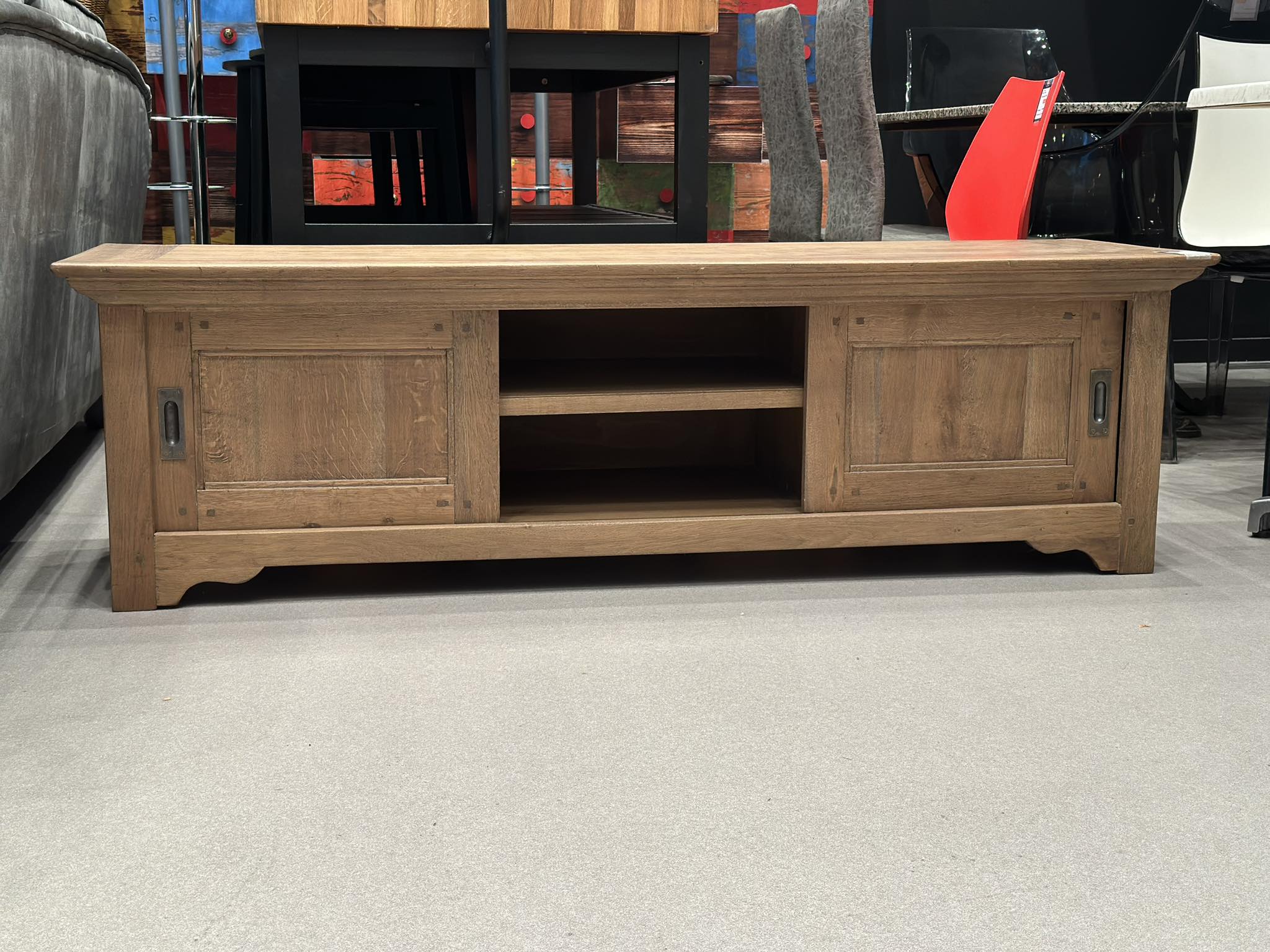 Meuble TV en bois massif - portes coulissantes