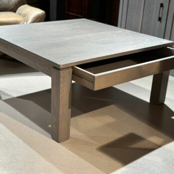 Table de salon avec tiroirs