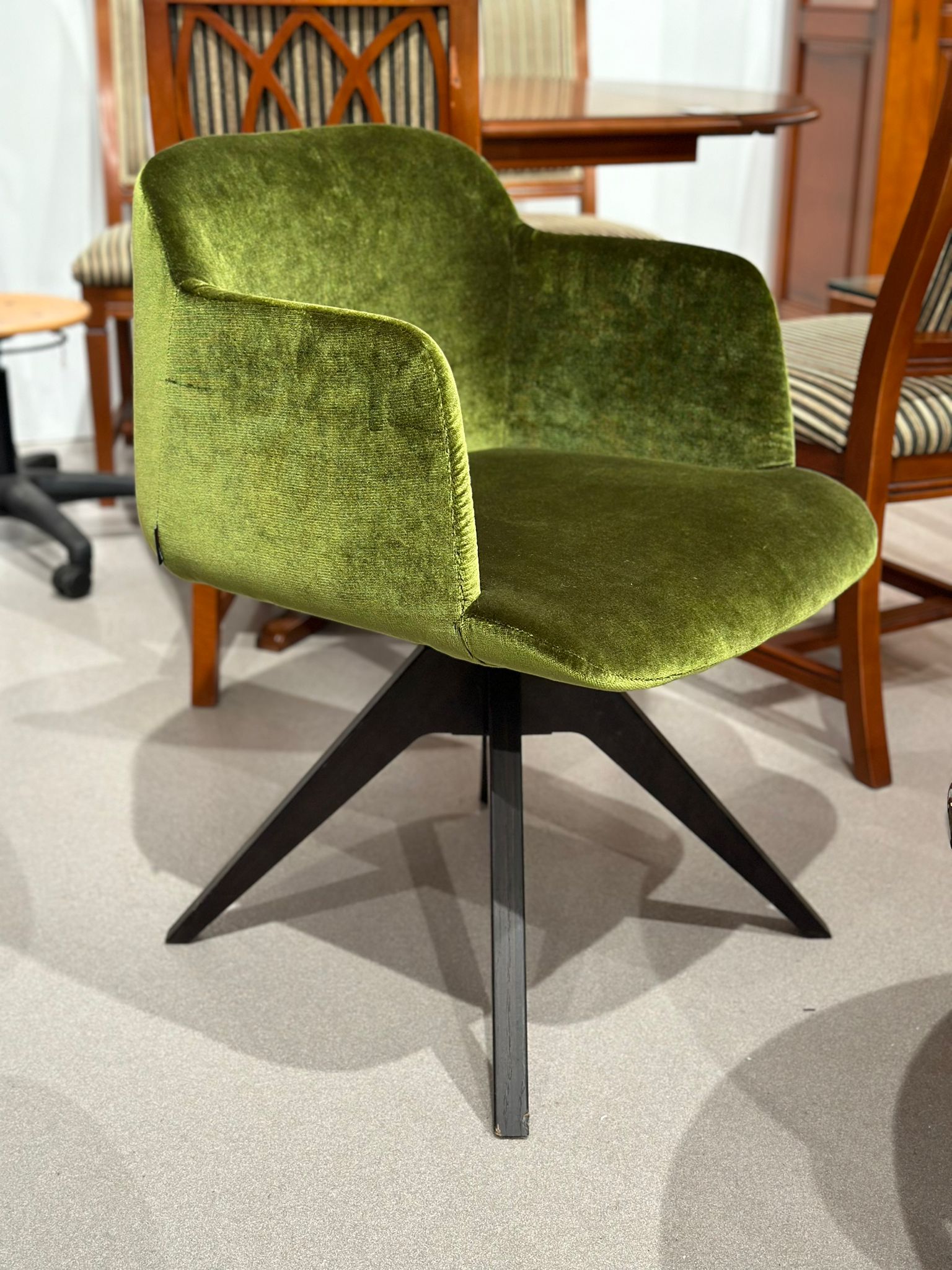 Fauteuil pivotant en velour design - DEEP