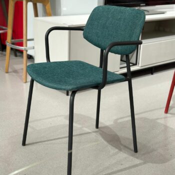 Chaise design avec accoudoirs