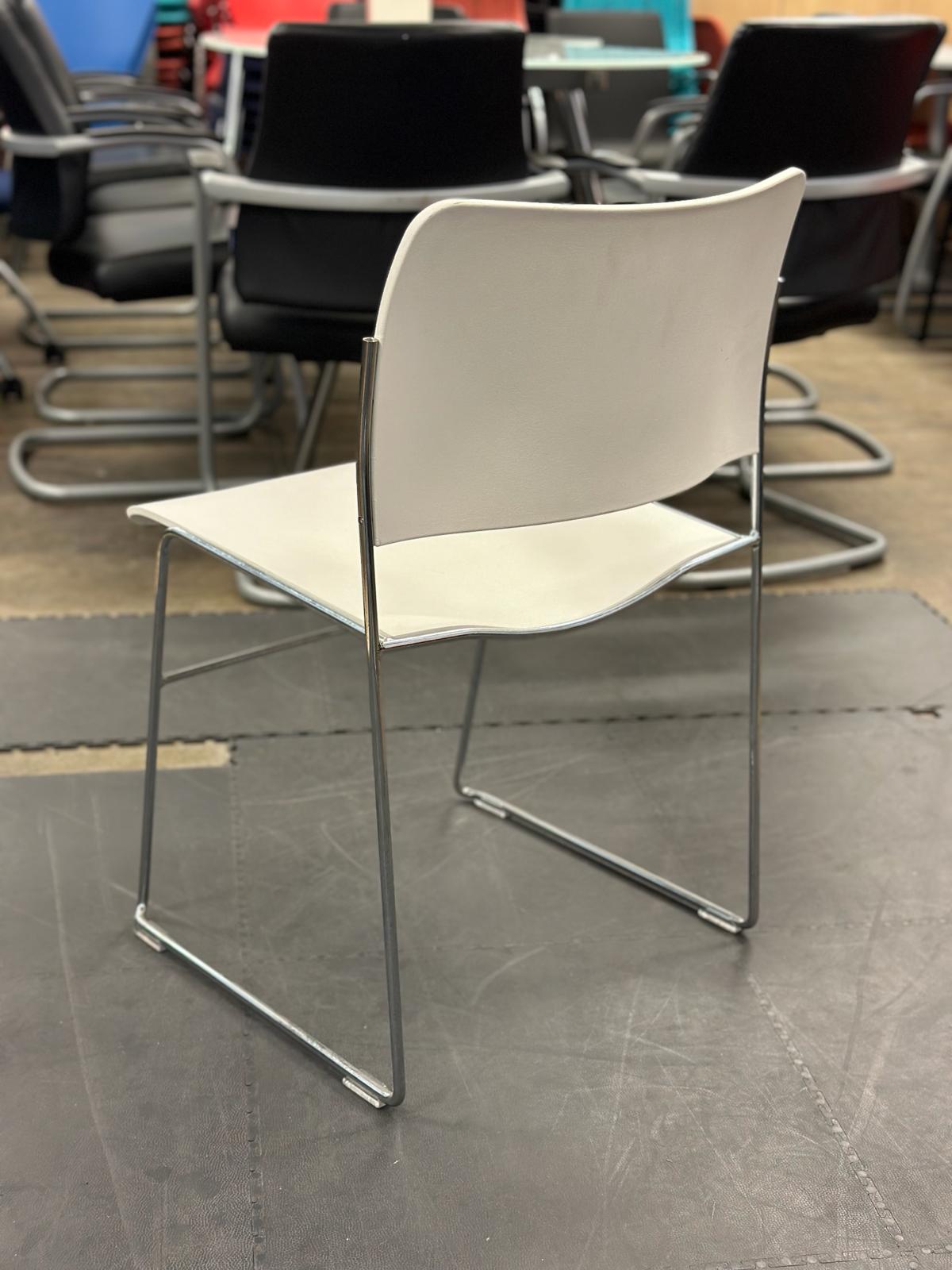 Chaise design blanc - Image 3