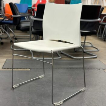 Chaise blanche multi usages - JILL