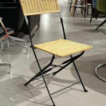 Chaises en osier pliables (100 pièces disponibles)