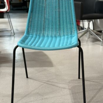 Chaises empilables en résine tressée (18 pièces disponibles)