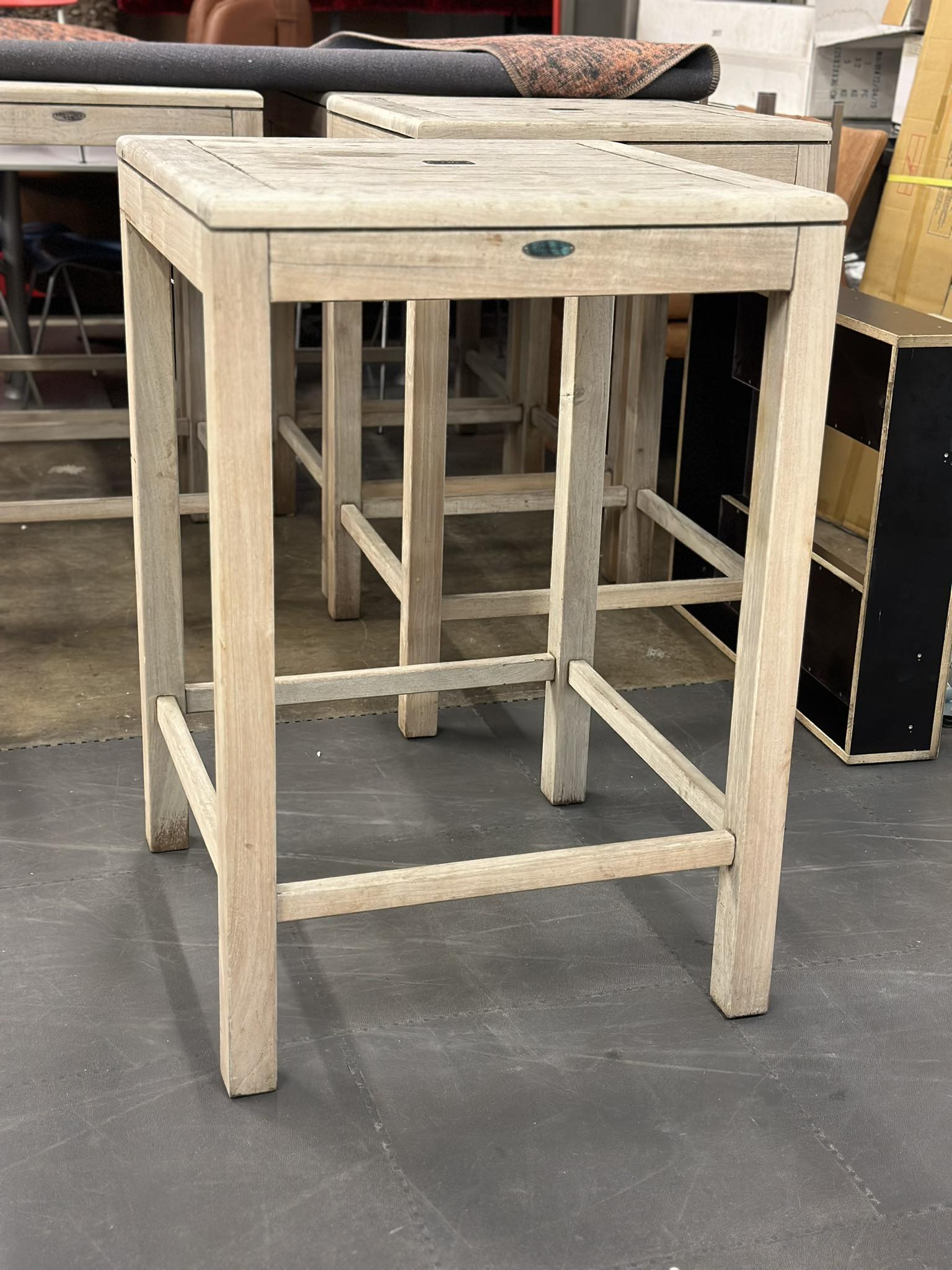 Table haute pour exterieur en "Teak"