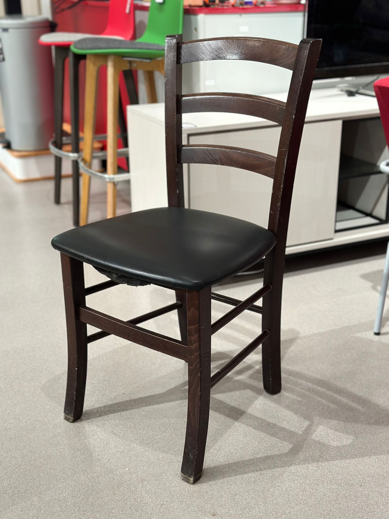 4x Chaises en bois style rustique - Image 3