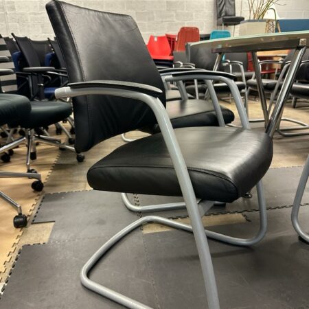 Chaises de bureau/réunion/conférence en cuir empilable