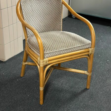 Chaises de terrasse empilable (30 pièces disponibles)