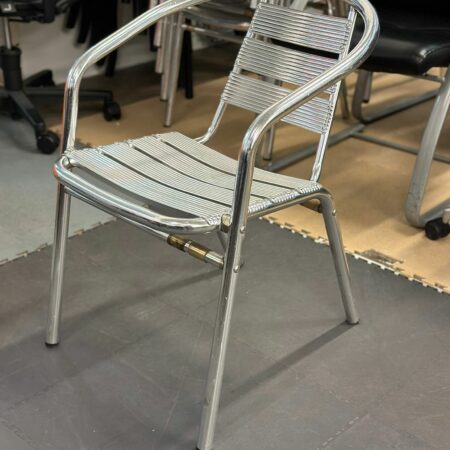 Chaises de terrasse en aluminium empilables (73 pièces disponibles)