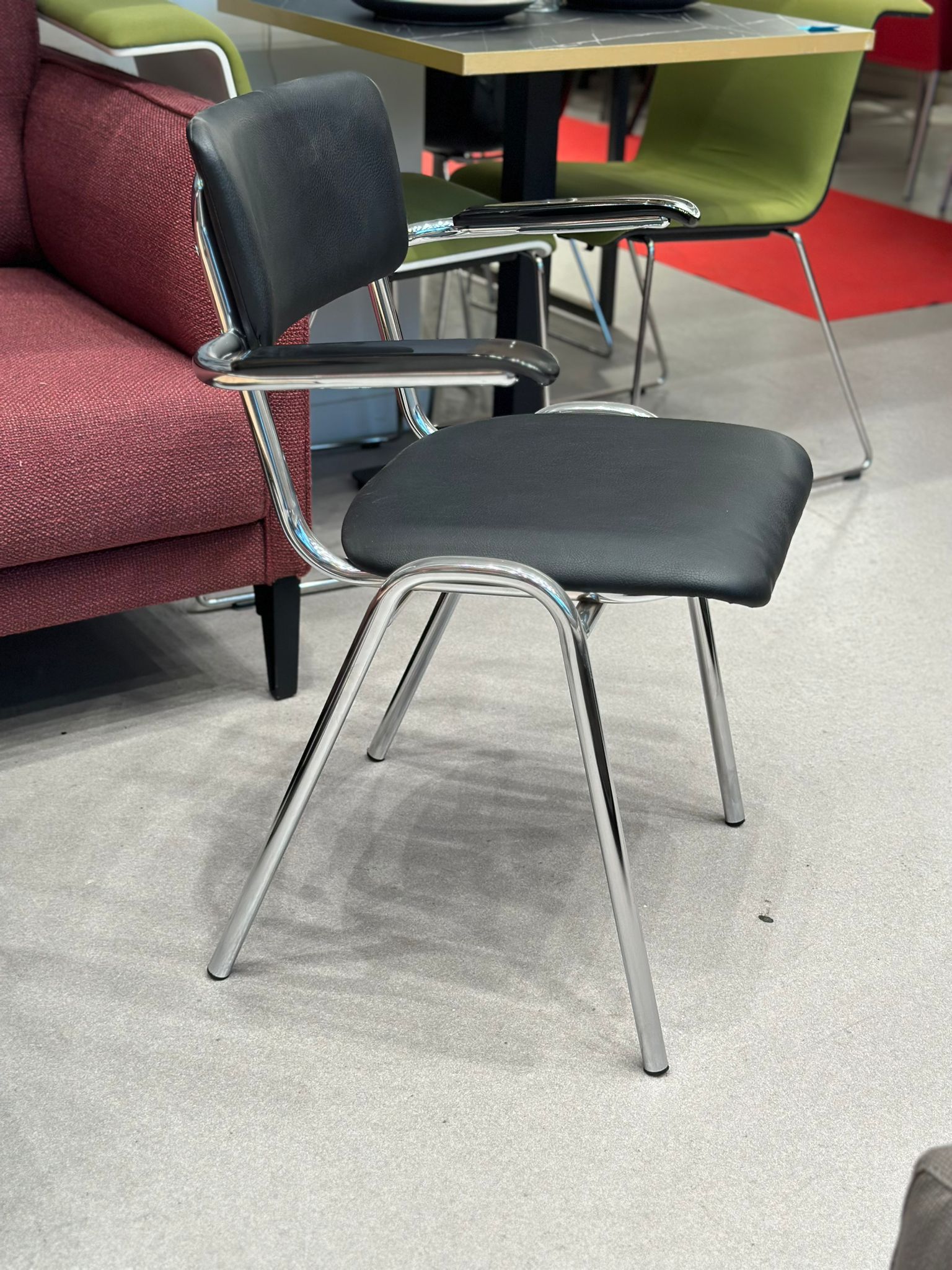 Chaise style écolier avec accoudoirs similicuir - Image 2