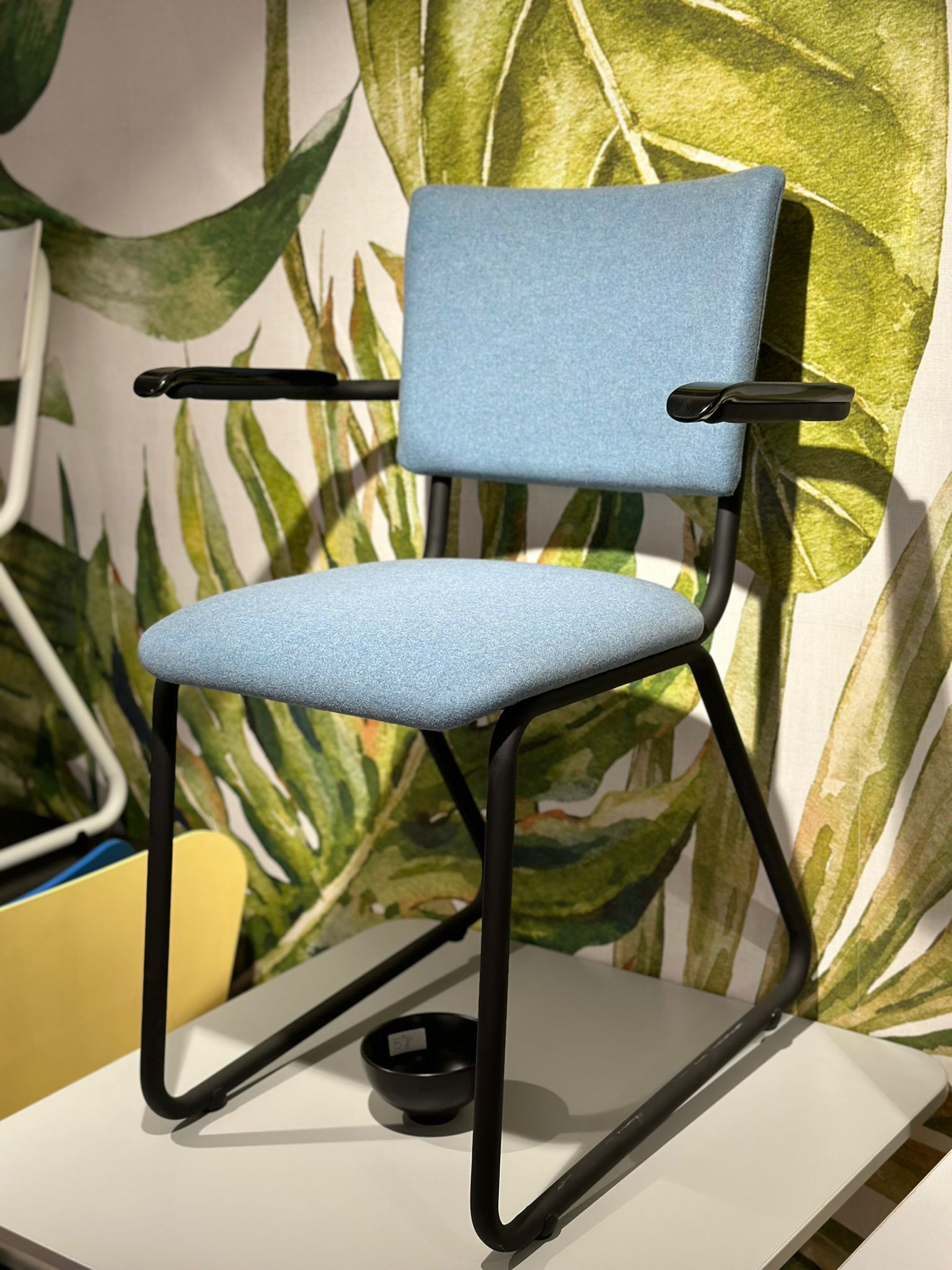 Chaise style écolier bleu avec accoudoirs - Image 2