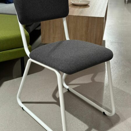 Chaise écolier en tissu rembourrée