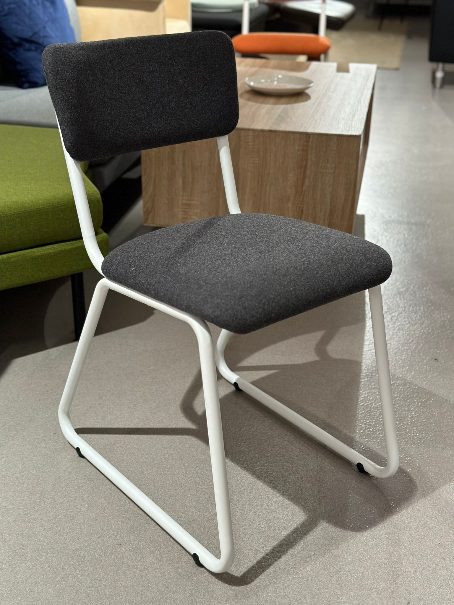 Chaise écolier en tissu rembourrée