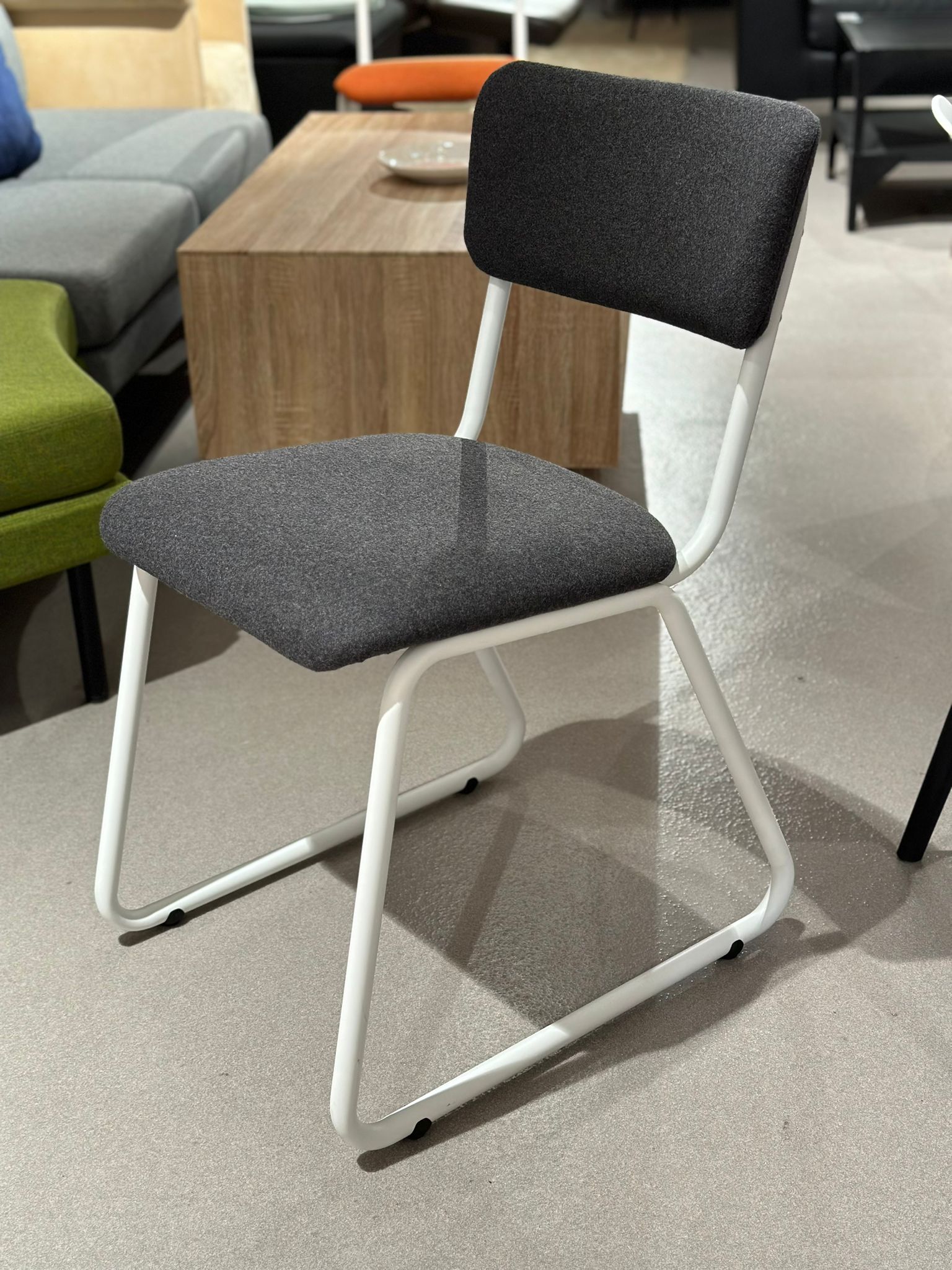 Chaise écolier en tissu rembourrée - Image 2