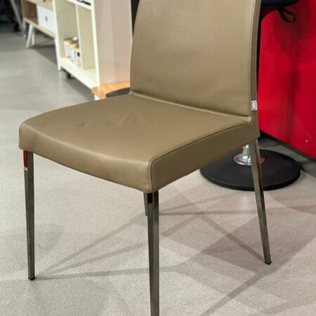 Chaise design en cuir JORI - PERLA