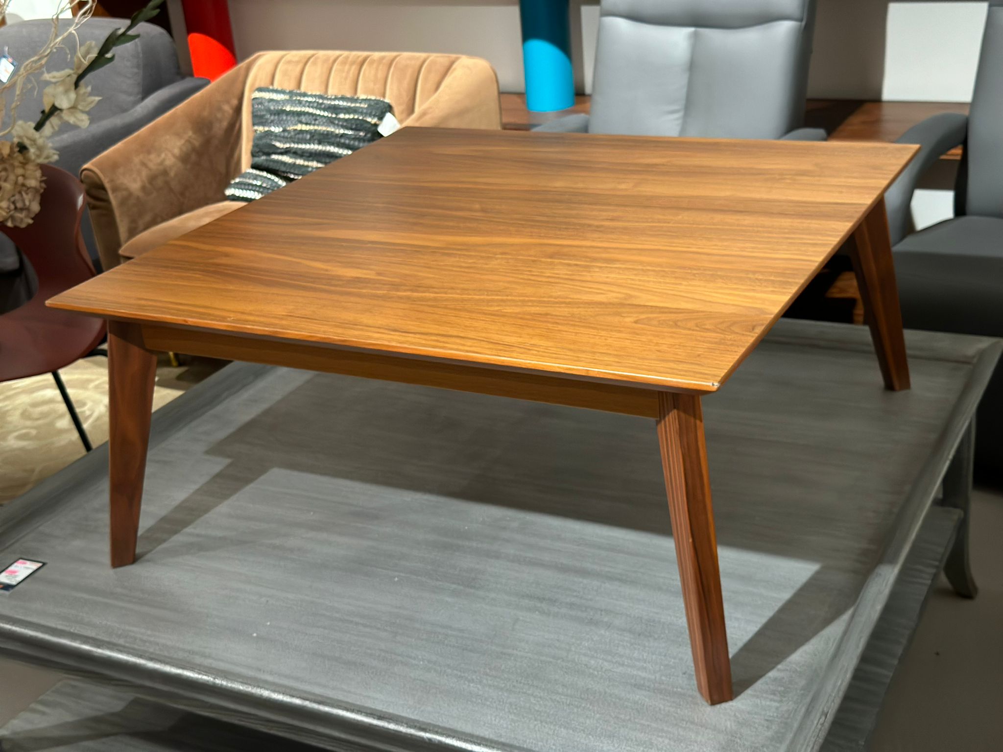 Table de salon design en bois - Noyer Nova - Image 2