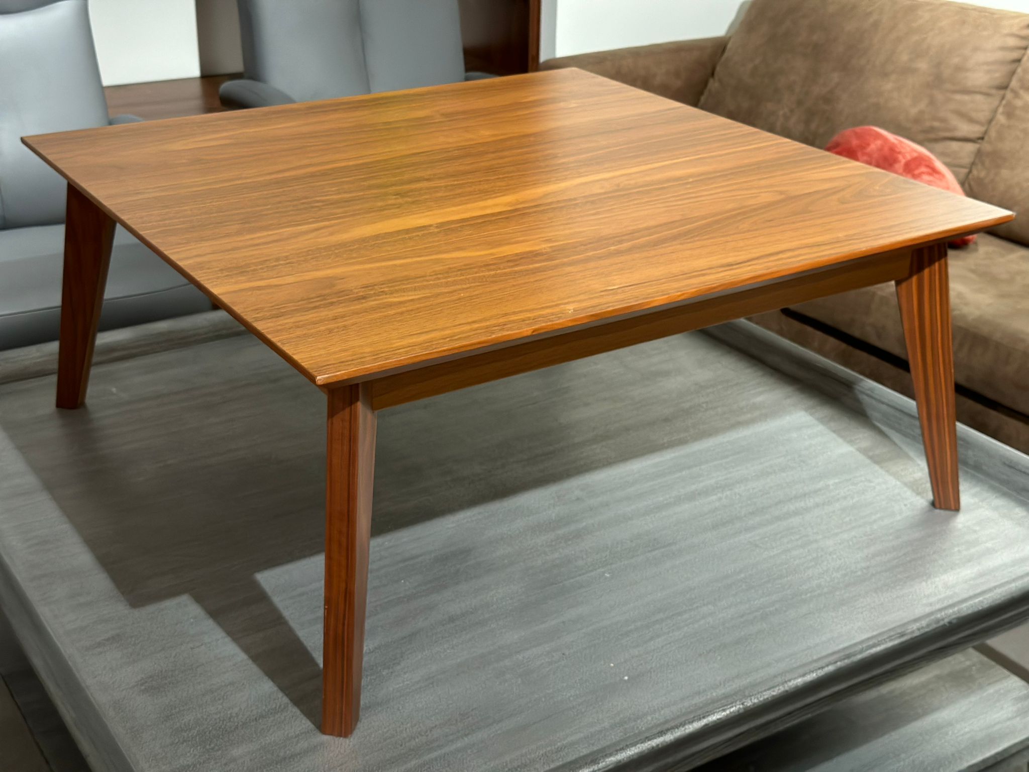 Table de salon design en bois - Noyer Nova