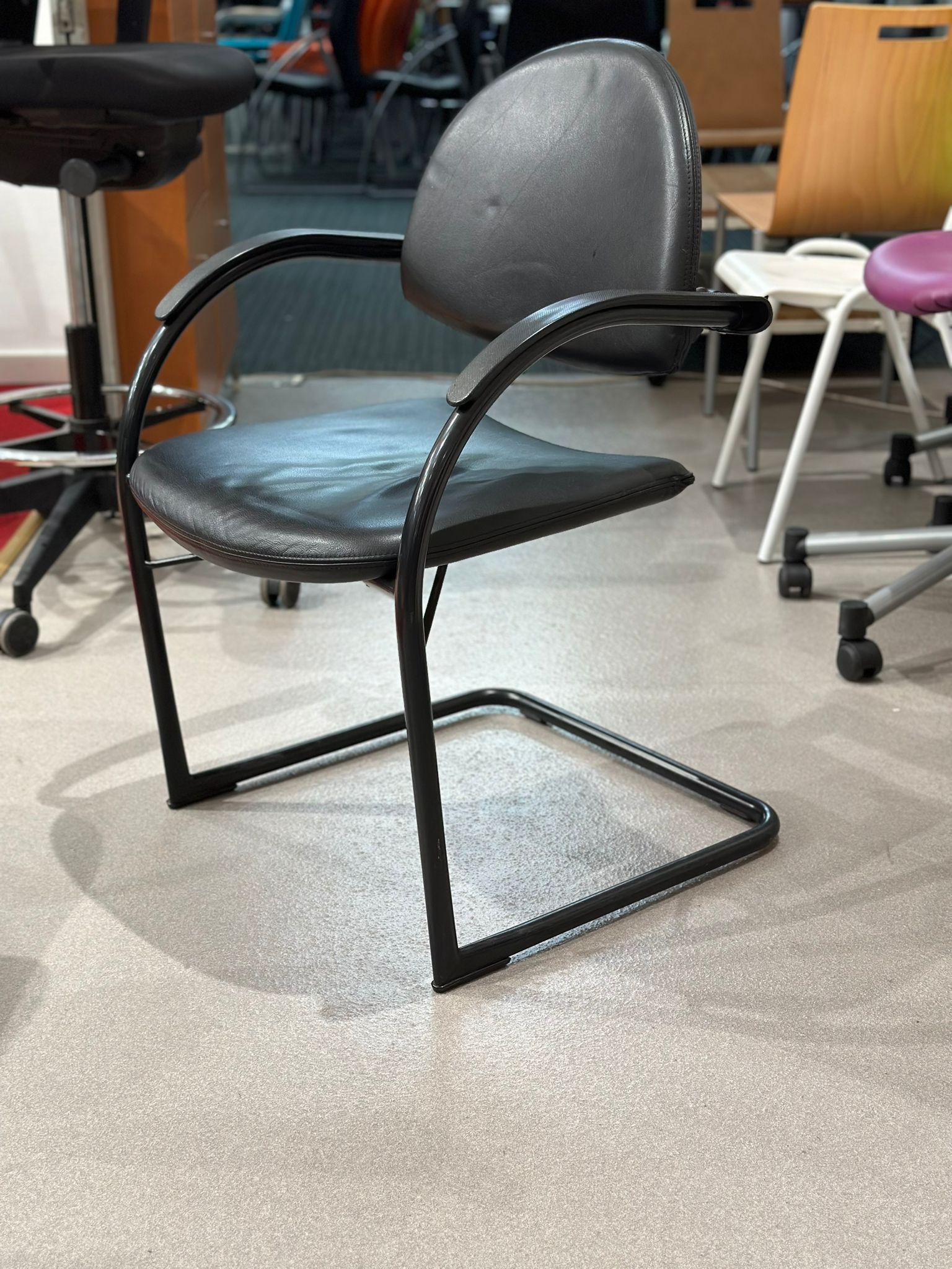 Chaise de réunion, salle d'attente - VITRA