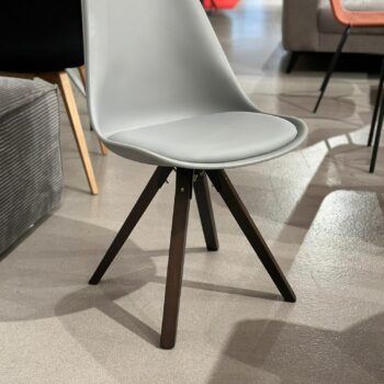 Chaises style scandinave (6 pièces disponibles)