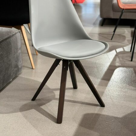 Chaises style scandinave (6 pièces disponibles)