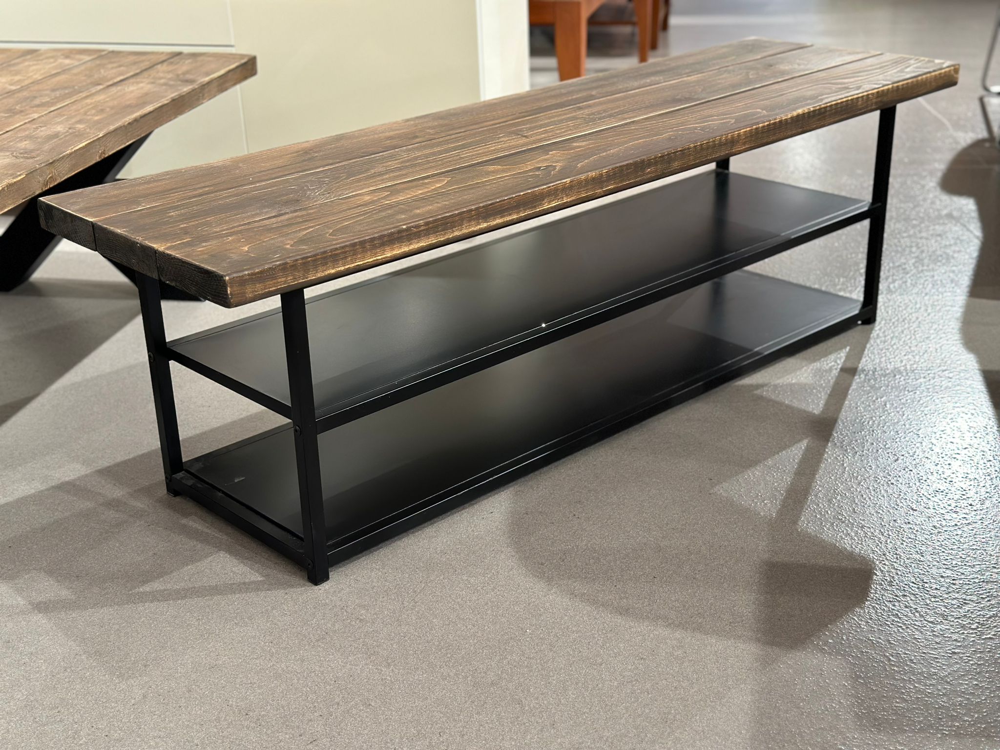 Meuble TV en bois style industriel - Image 3