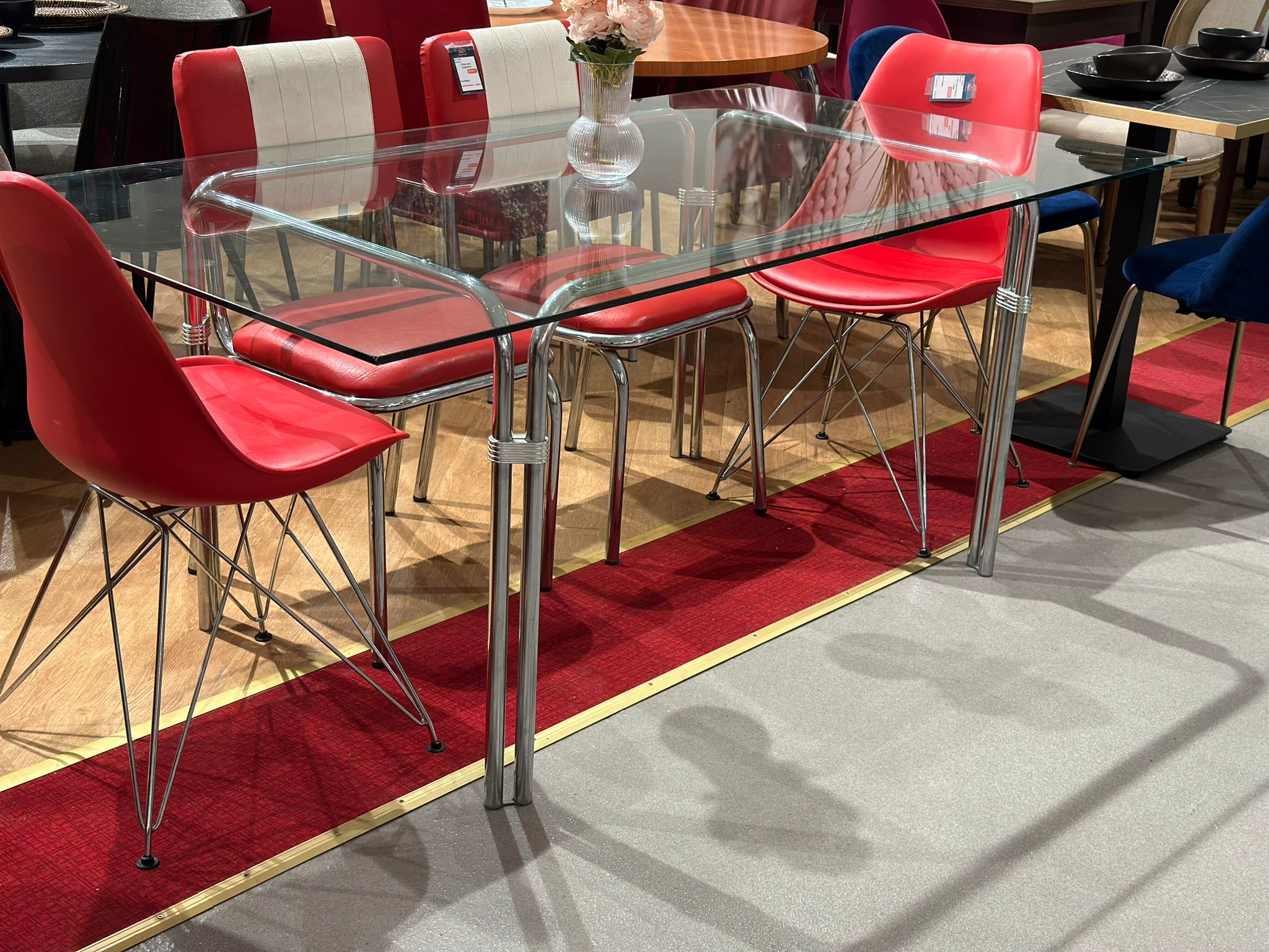 Table à manger design en verre