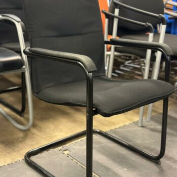 Chaise de bureau avec accoudoirs noir (2 pièces disponibles)