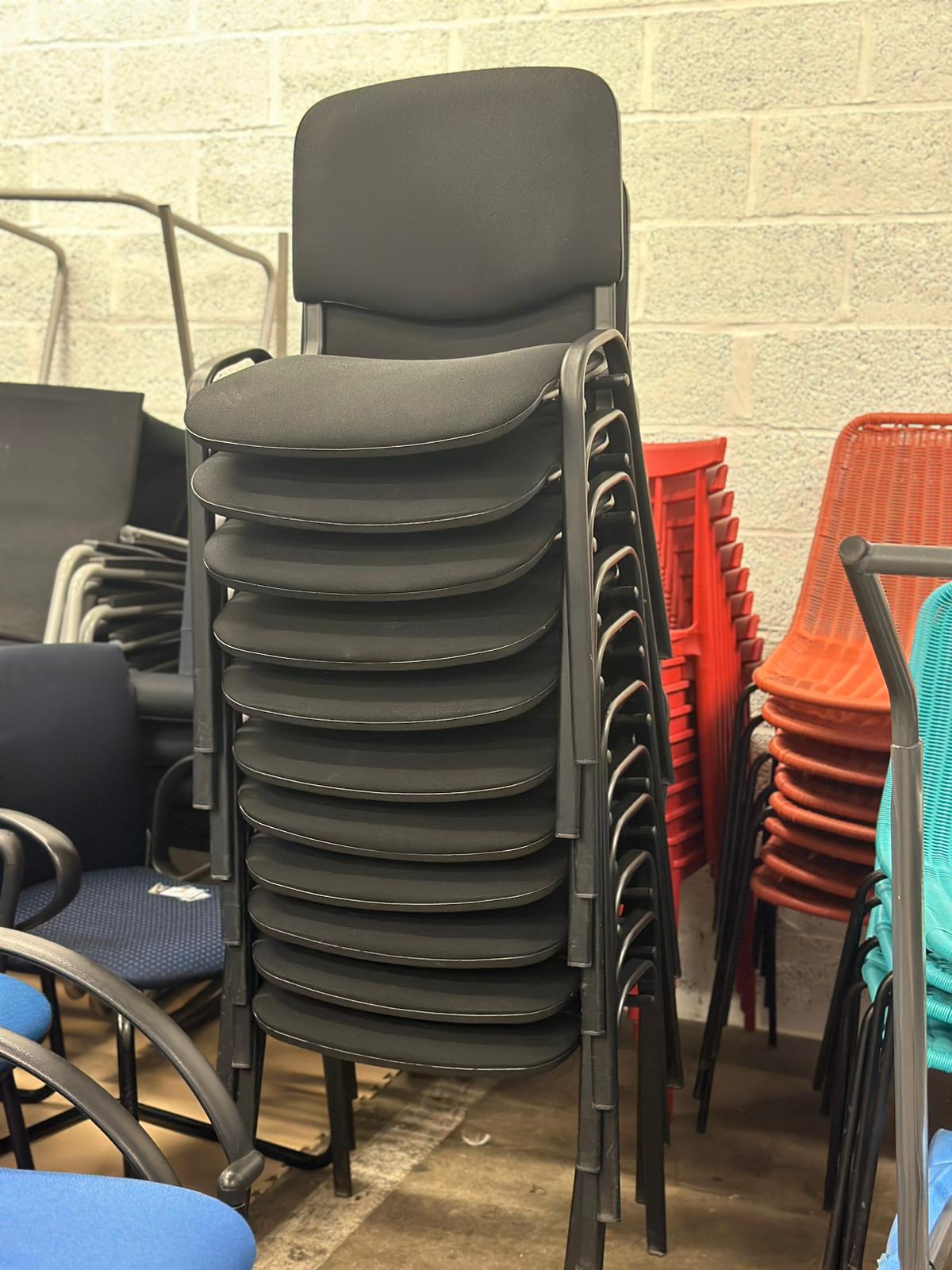 Chaise de réunion/conférence en tissu empilable (11 pièces disponibles) - Image 3