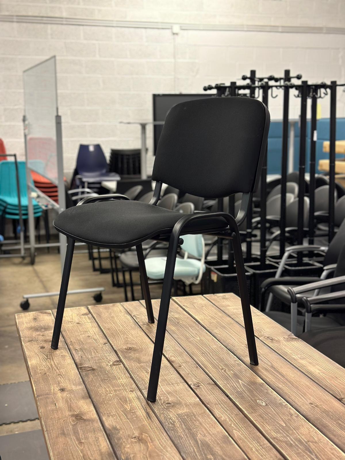 Chaise de réunion/conférence en tissu empilable (11 pièces disponibles) - Image 2