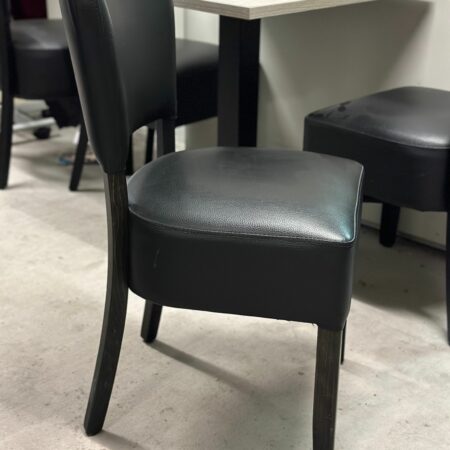 Chaise HORECA bistrot noir (50 pièces disponibles)