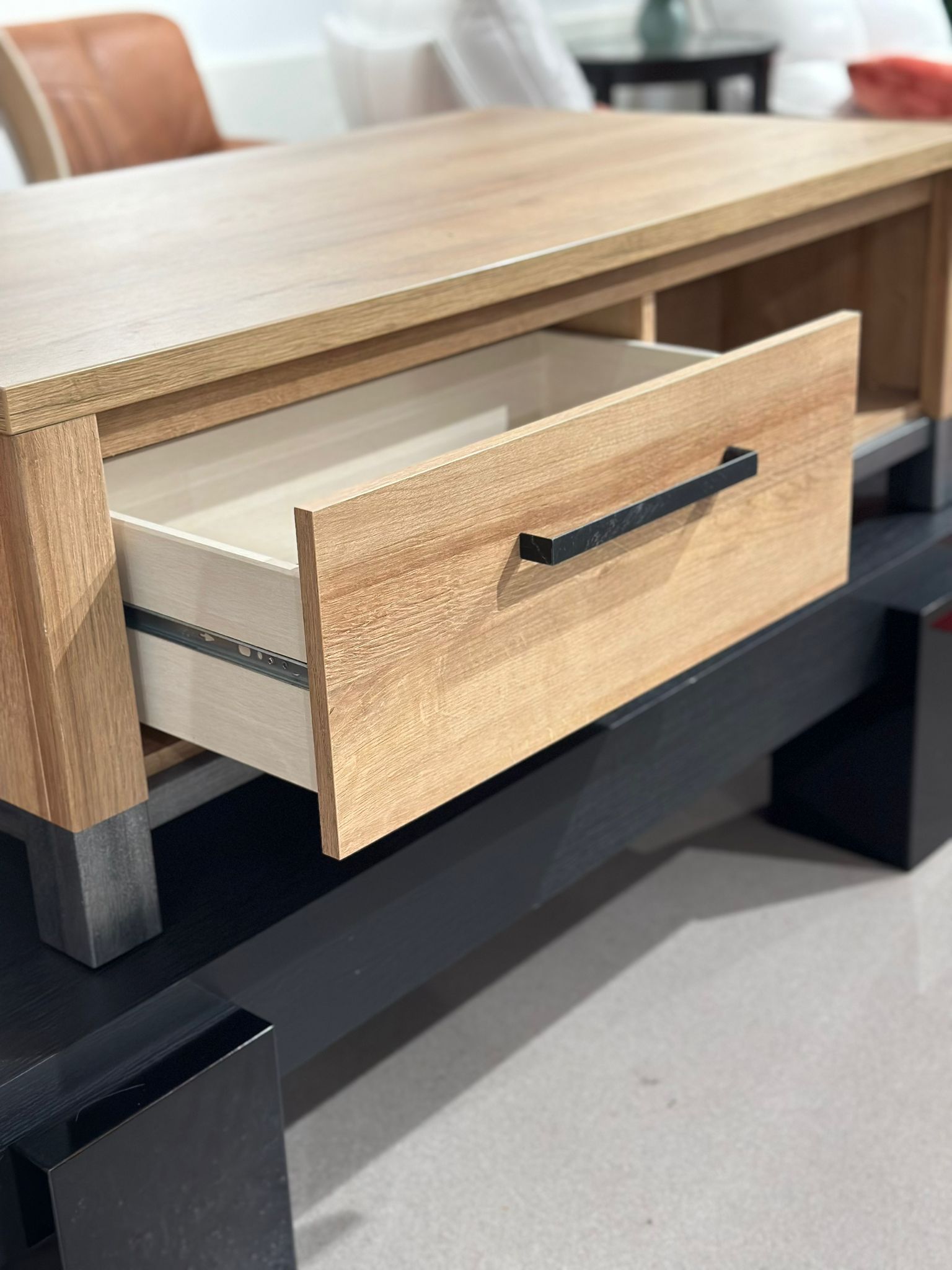 Table de salon couleur chêne clair avec 2 tiroirs - Image 2