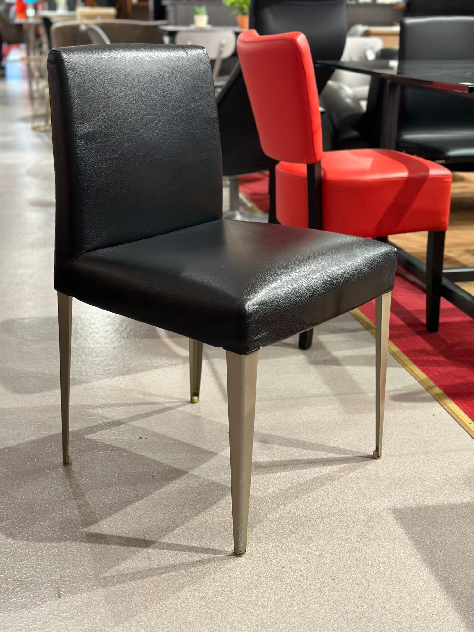 Chaise en cuir design B&B ITALIA - Melandra (37 pièces disponibles)