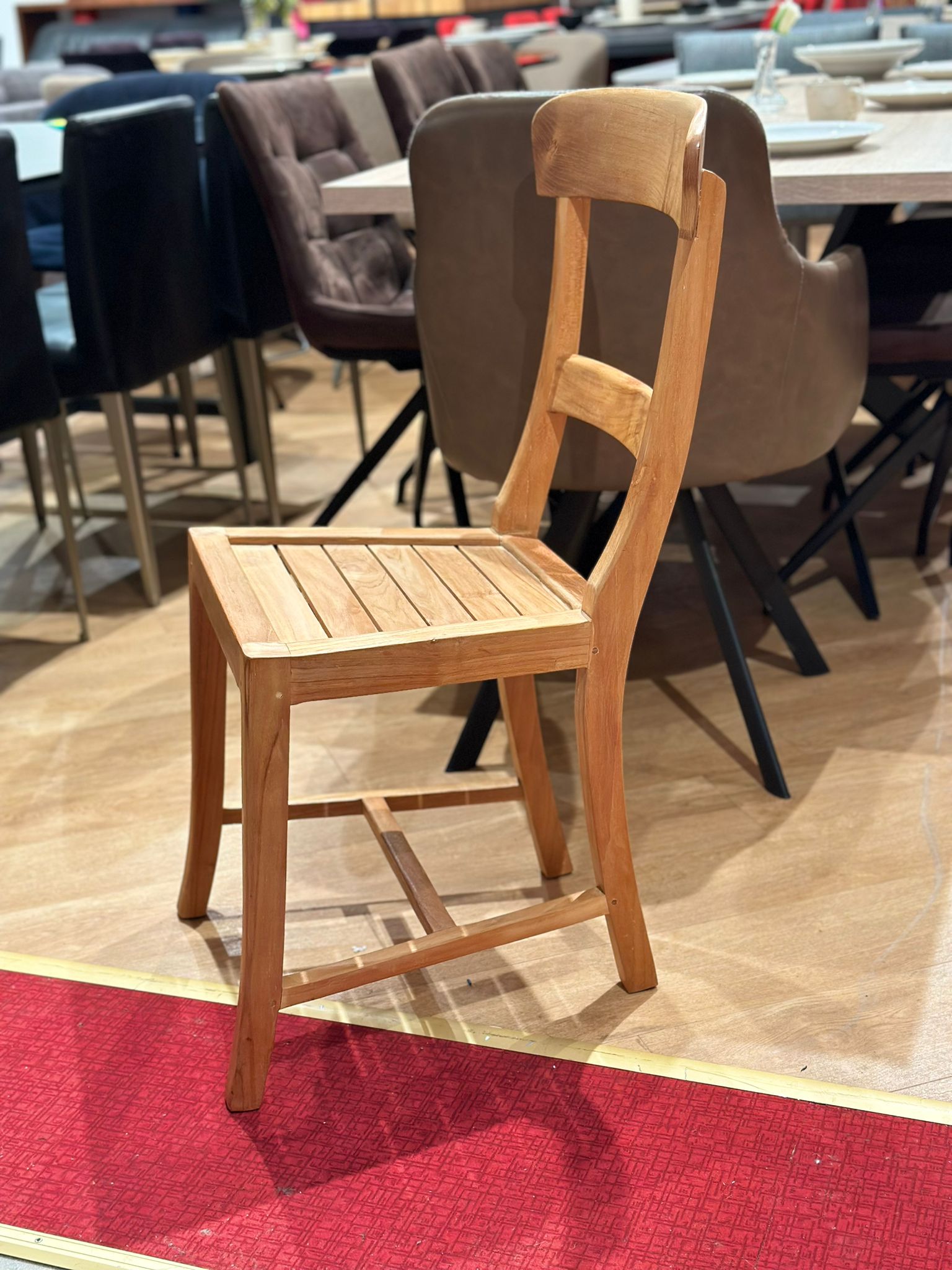 Chaise en bois "teak" (4 pièces disponibles) - Image 3