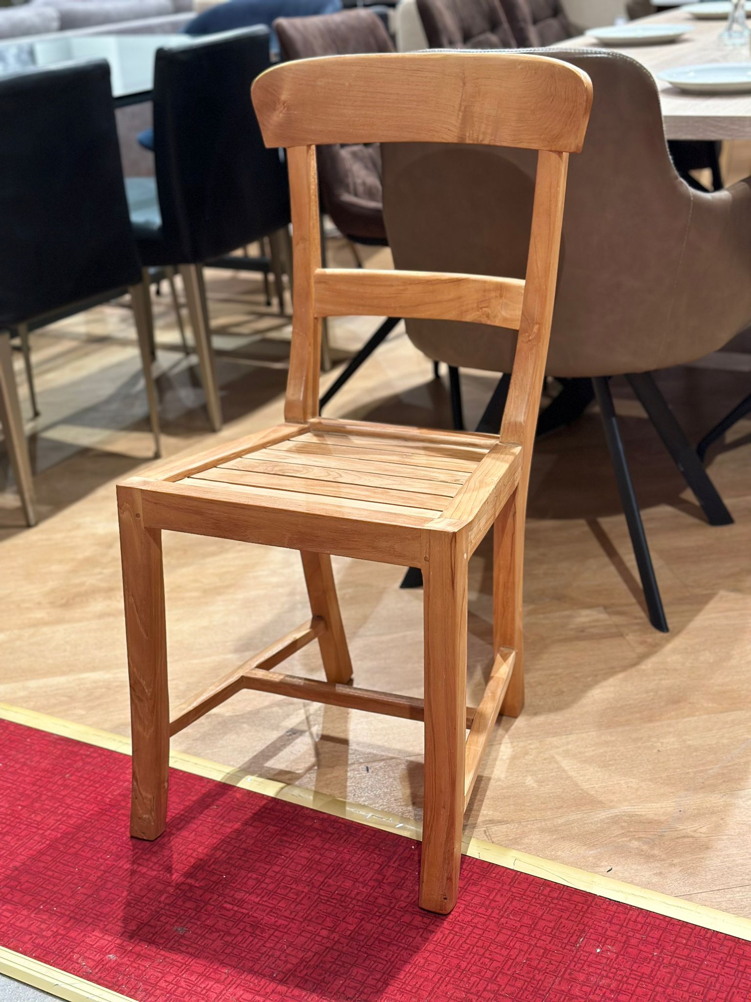 Chaise en bois "teak" (4 pièces disponibles) - Image 2