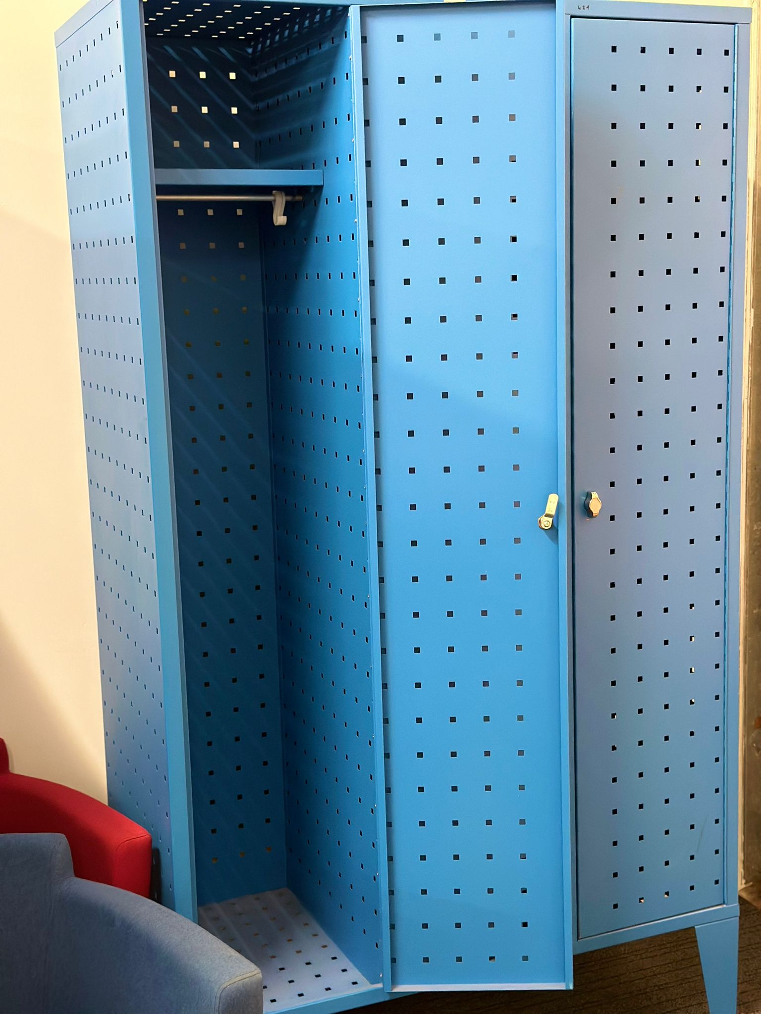 Casiers métallique 3 portes (2 pièces disponibles) - Image 2