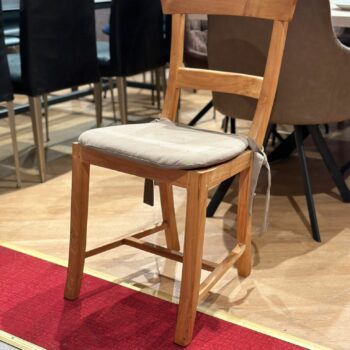 Chaise en bois "teak" (4 pièces disponibles)