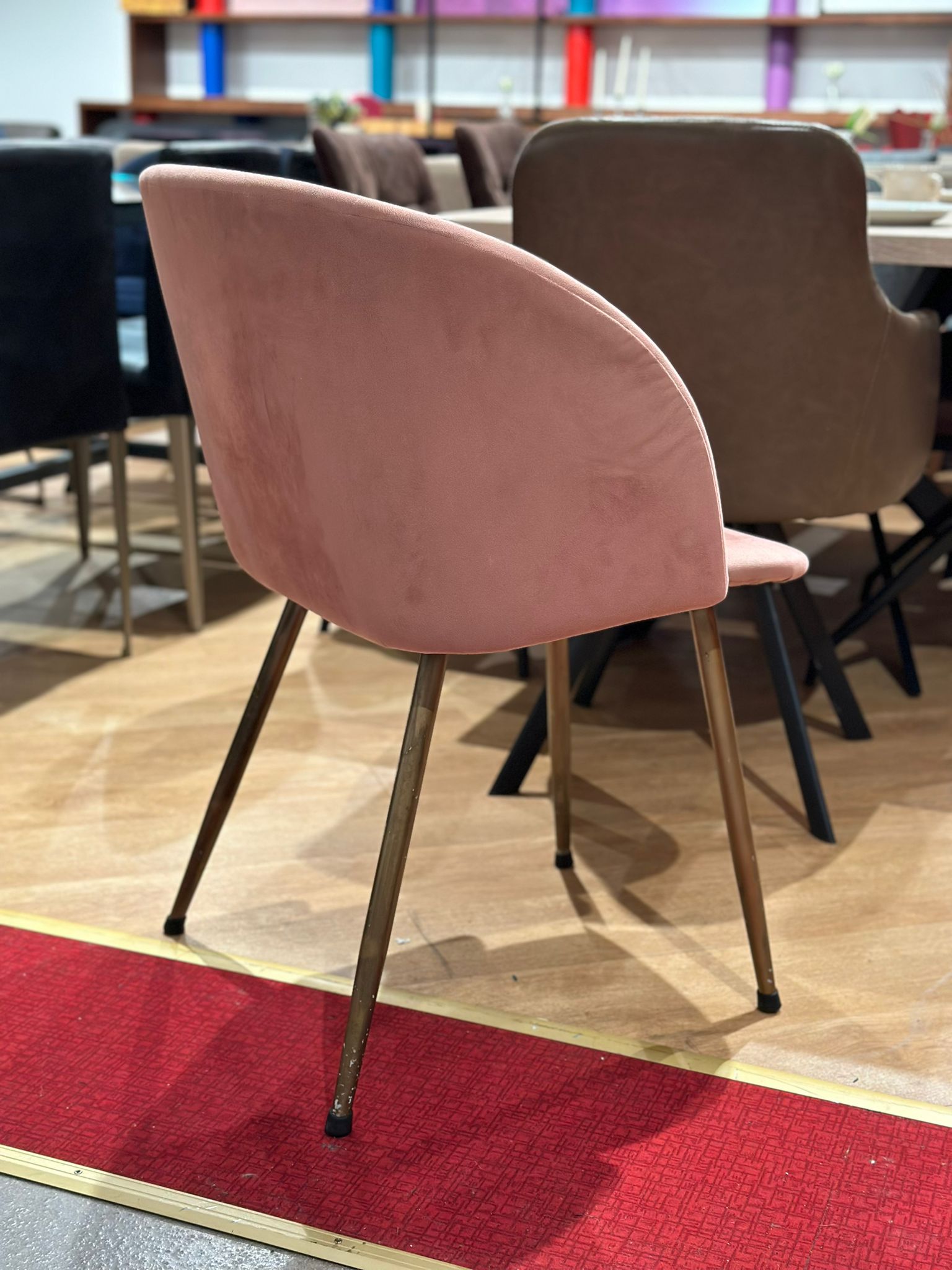 Chaise/Fauteuil en velours - Rose (4 pièces disponible) - Image 2