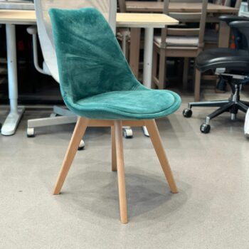 Chaise style scandinave en velours vert (2 pièces disponibles)
